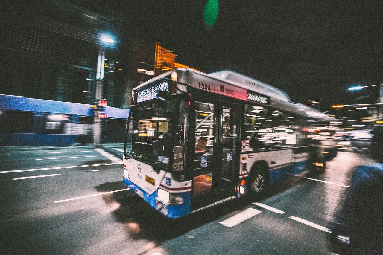 Jak oglądać Night Bus przez VPN. Zobacz Night Bus z 2017 roku oceniony na 6.8 na 10 punktów.