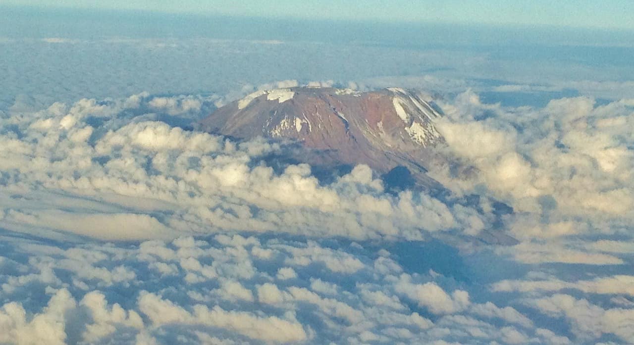 Jak oglądać The Snows of Kilimanjaro przez VPN. Zobacz The Snows of Kilimanjaro z 1953 roku oceniony na 6.5 na 10 punktów.