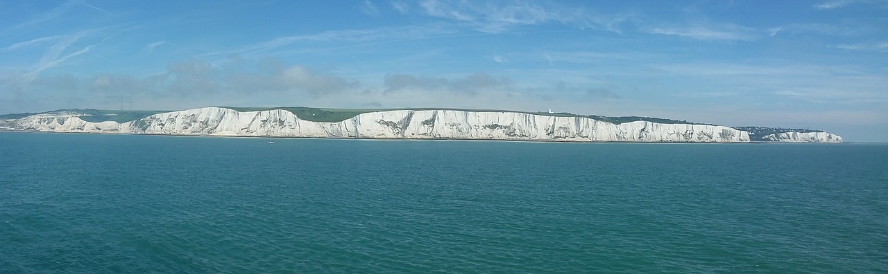 Jak oglądać The White Cliffs of Dover przez VPN. Zobacz The White Cliffs of Dover z 1944 roku oceniony na 6.5 na 10 punktów.